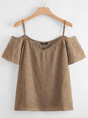 Off-the-shoulder shirt with polka dot print