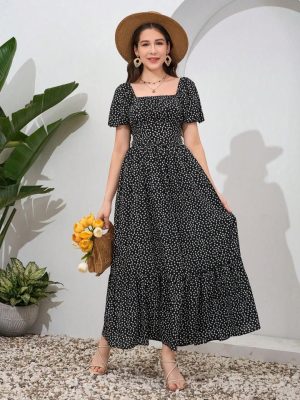 SHEIN Teen Girl Woven Puff Short Sleeve Dress With Ditsy Floral, Square Collar And Pleats