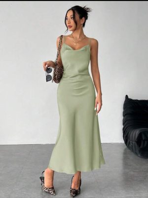 SHEIN PETITE Solid Color Swing Collar Long Satin Satin Suspender Dress Suitable For Dates Dresses For Wedding Event